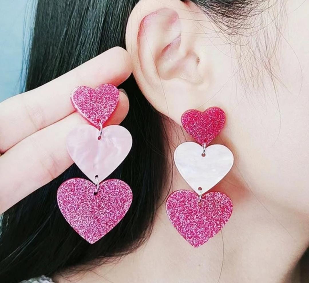 Aros tres corazon color fucsia en fantasia