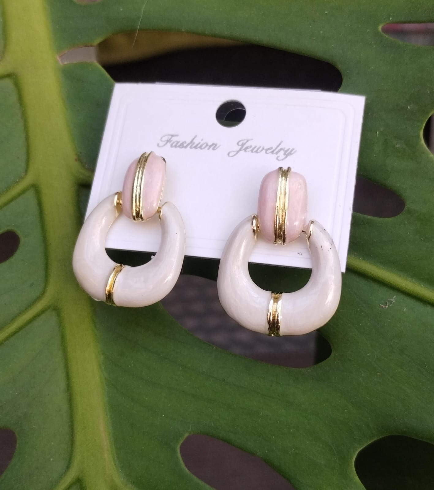 Aro retro color blanco en fantasia