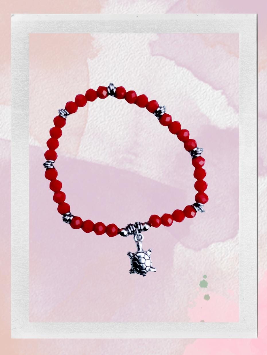 Pulseras Rojas con Dijes de Protección y Estilo