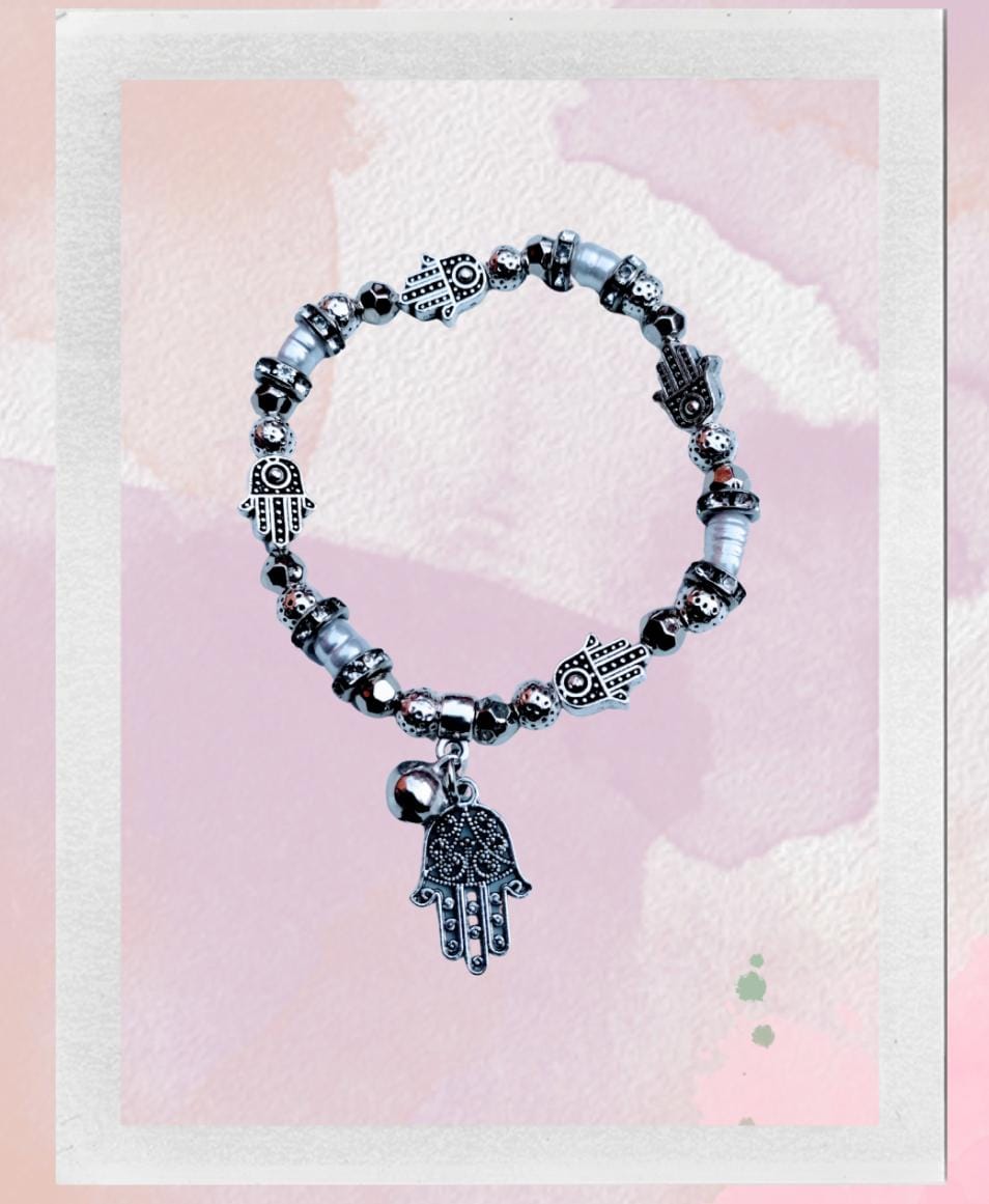 Pulsera Plateada con Dijes – Brillo y Estilo para cada Día