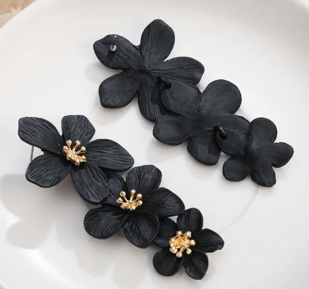 Aro largo triple flor negro en fantasia